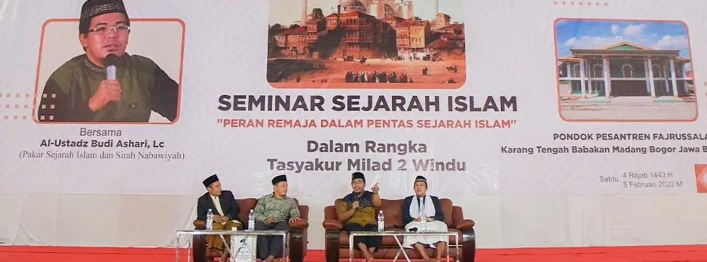 Semarak Milad Ke-16 Pp Fajrussalam Gelar Bedah Buku Bersama Habiburrahman El Shirazy