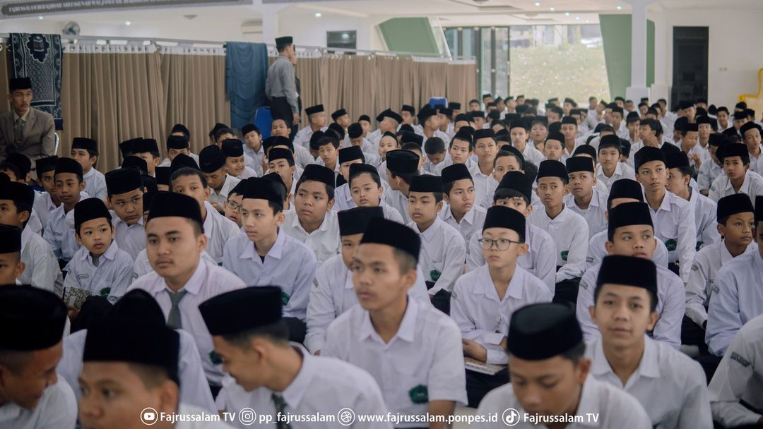 Menjadi Santri Yang Berilmu, Beramal, Dan Bermanfaat